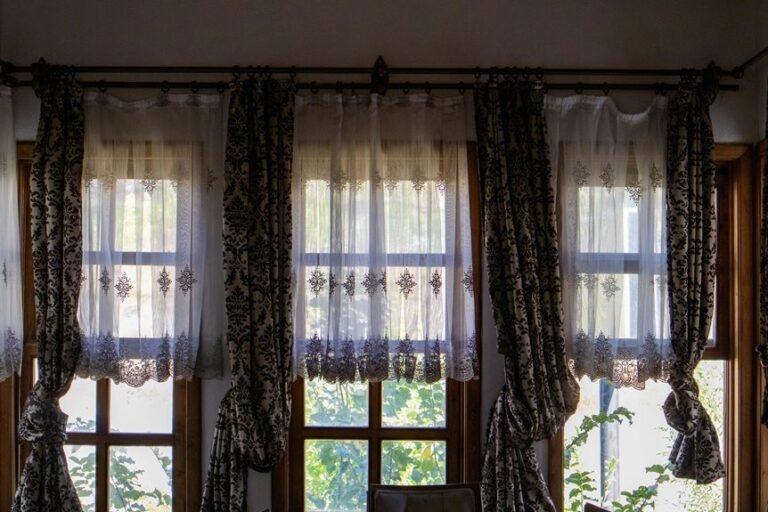 curtain style interior factors