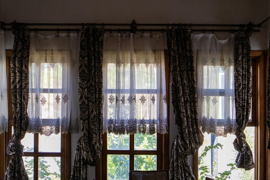 curtain style interior factors